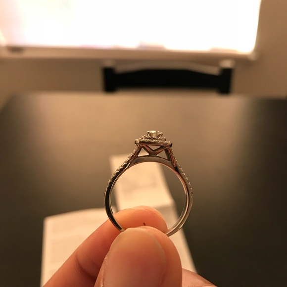 Diamond Wedding ring and engagement set. - Picture 4 of 8